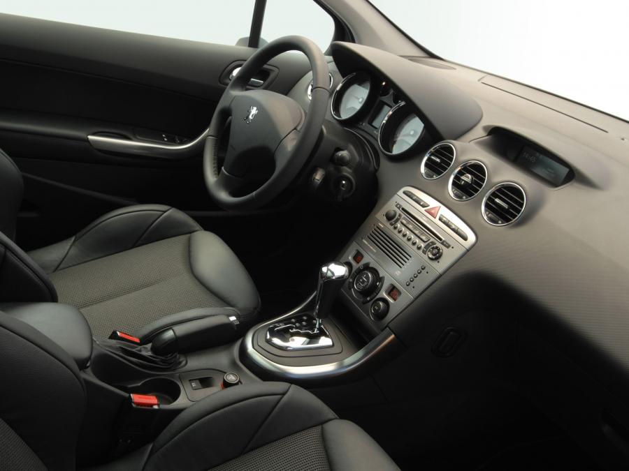  Peugeot 308 Premium Pack 2008 года  (фото 11 из 14)